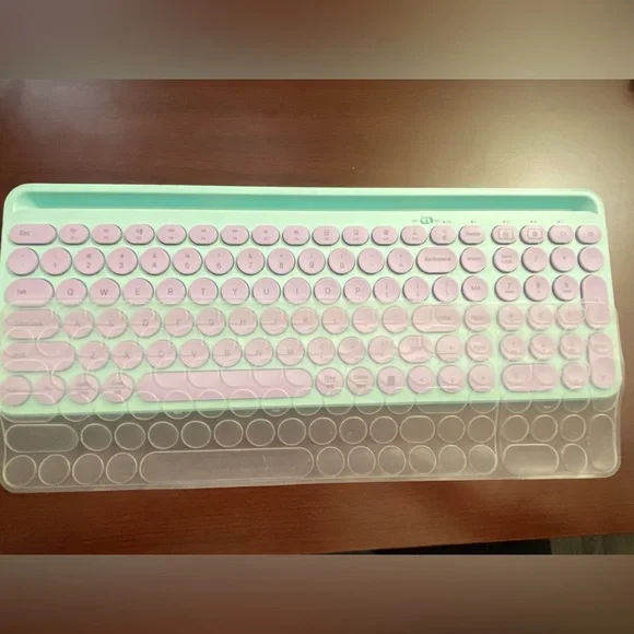 Seenda Bluetooth/USB Multi-Device Keyboard for iPad, MacBook, Windows PC